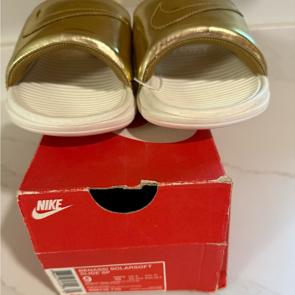 NIKE BENASSI SOLARSOFT MENS 9 METALLIC GOLD SLIDES 696116-770 - Picture 4 of 9